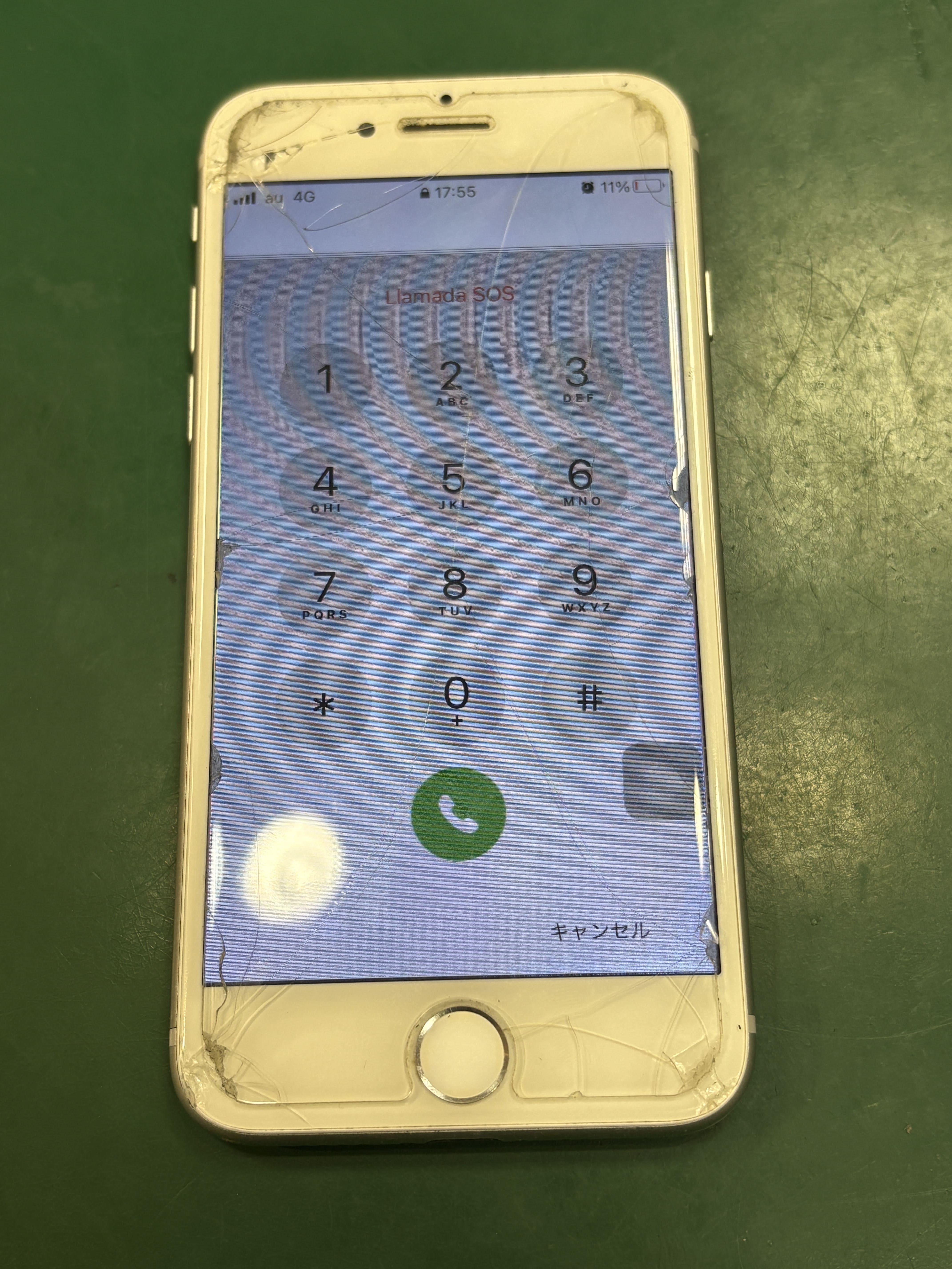 iPhone8 5分に一回くらい画面半分がおかしくなる！！？？